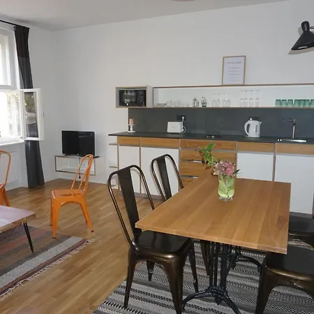 Apartment Madflats S-bahn Friedenau Berlin