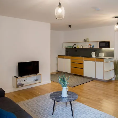 Madflats S-bahn Friedenau Apartment