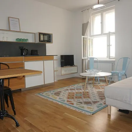 Apartment Madflats S-bahn Friedenau Berlin